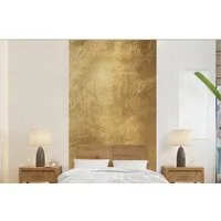 MuchoWow Fototapete Licht fällt auf eine goldene Wand, Matt, bedruckt, Vliestapete für Wohnzimmer Schlafzimmer Küche, Fototapete, 120x240 cm