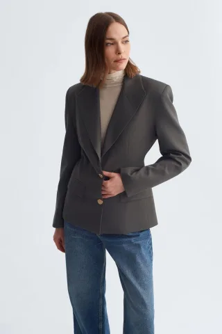 Taillierter Krepp-Blazer mit Schalkragen