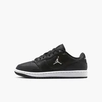 Jordan Jordan Court Connect Low Sneaker inspiriert vom Look des Air Jordan 1