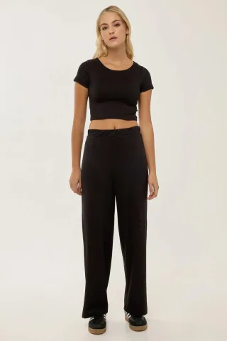 Strick-Crop-Shirt und elastische Bundhose Set