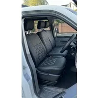 Montegoni Autositzbezug VW T5, T6, T6.1 Sitzbezüge Schwarz 1+2, 3-Sitzer mit Armlehne, Mehrteiliges Set Sitzbezüge, Komplettset Vordere Sitzbezüge VW Transporter, Passgenau, Wasserabweisend, Atmungsaktive, Langlebig, Pflegeleicht