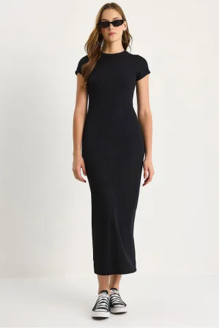 Schlankes Maxikleid mit Rundhalsausschnitt