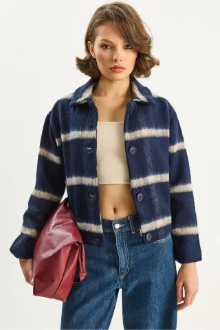 Gestreifte Texturierte Knopf-Front Cropped Jacke