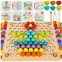 KRUZZEL Lernspielzeug Bunte Perlenholz-Puzzle-Set - Kreatives Lernspielzeug für Kinder. (Holzpuzzle-Set, Holzplanke, Schablonen, Formen, Bälle, Löffel, Zange, Stöcke), Förderung manueller Fähigkeiten und Auge-Hand-Koordination.