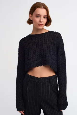 Tailliertes Grobstrick-Pullover mit Rundhalsausschnitt