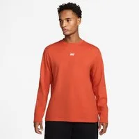 Nike Sportswear Sweatshirt Nike Sportswear Club Men's Long-Sleeve Varsity Crew mit Varsity-inspiriertem Design, in den Größen S bis XXXL erhältlich