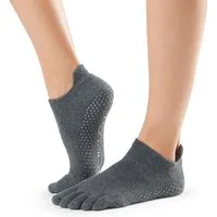 ToeSox Sportsocken Toesox Full Toe LOWRISE Logo auf der Ferse und in der Gummierung der Sohle