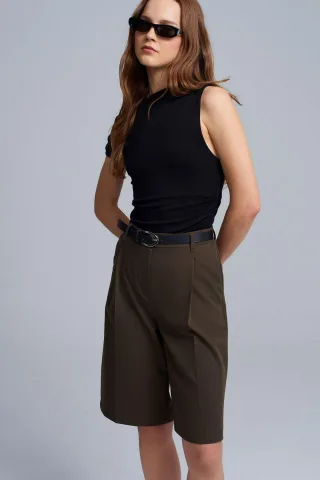 Hochgeschnittene, weit geschnittene Tailored Shorts