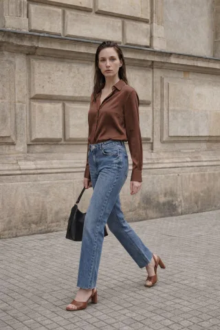 Hochtaillierte, knöchellange Jeans mit geradem Bein