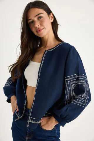 Bestickte Freizeitjacke mit Rundhalsausschnitt