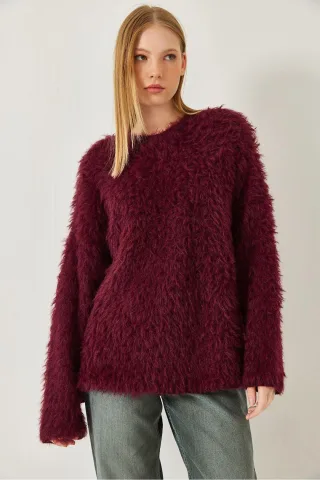Übergroßer strukturierten Strickpullover mit plüschigen Details