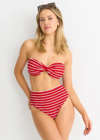 Rotes strukturiertes Bikini-Oberteil mit Streifen und Drehung