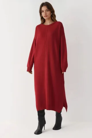 Texturiertes geripptes langes Strickkleid mit Schlitzdetail