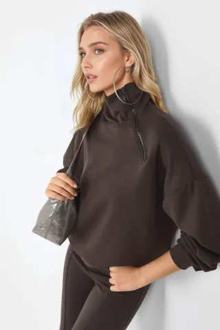 Locker sitzendes Sweatshirt mit Reißverschlusskragen