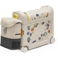 Stokke Kinderkoffer JetKids Reiseset - Enthält Aufsitzkoffer & Bordbett + Crew Backpack, 4 Rollen, Ideal für kurze und lange Reisen