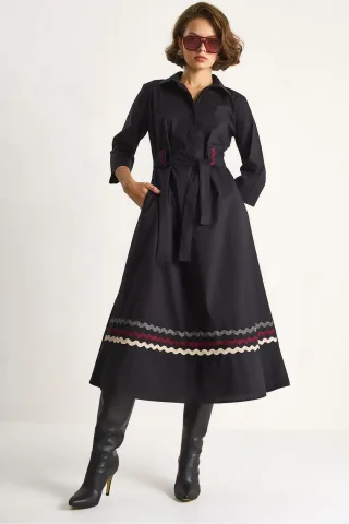 Gesticktes Midi-Kleid