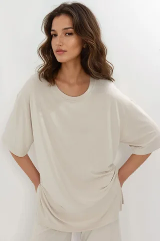 T-Shirt mit Schlitzdetails und Rundhalsausschnitt, kurzärmlig