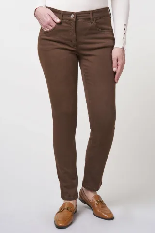 Twigie gefärbte Shape-On Straight Jeans | Nougat