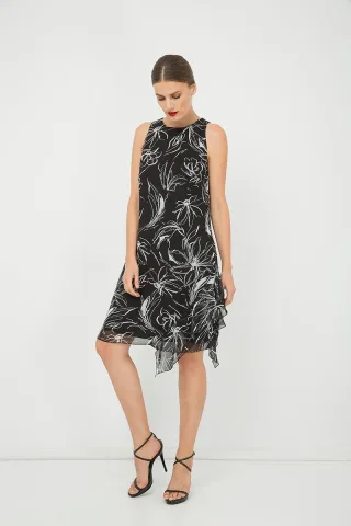 Ärmelloses Kleid mit Rüschendetail