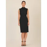 Apart Abendkleid in Lagenoptik mit Spitzenborte