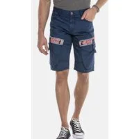 Cipo & Baxx Jeansbermudas Capri-Shorts mit angesagtem Label-Patch auf den Cargotaschen
