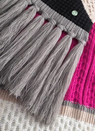 XXL-gestrickter Schal aus weicher Wollmischung mit auffälligen Fransen und graphischem Muster pink - Gr. - ONE SIZE