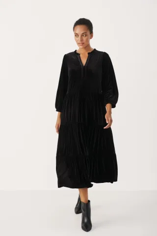 Kleid Relaxed fit black