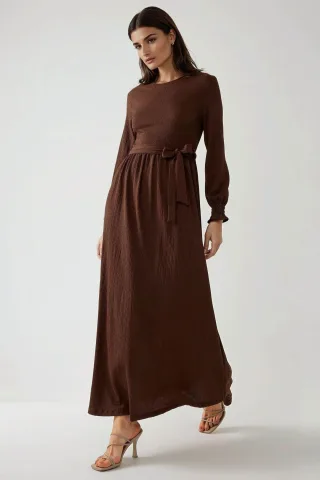 Strukturiertes Maxikleid mit Rundhalsausschnitt