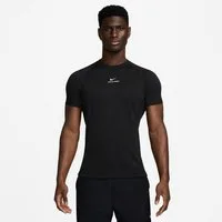 Nike T-Shirt M NP DF NPT SS TOP sportliche Passform, mit kurzem Arm, für Training