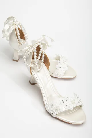 Dawn Lace Sandalen with Pearls