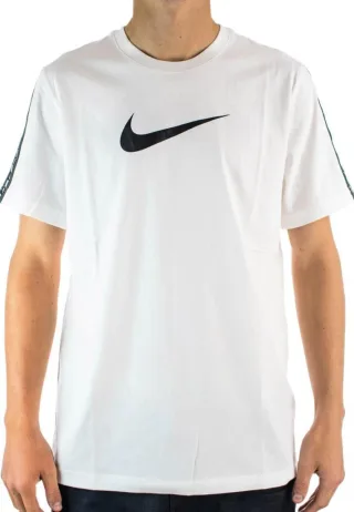 Nike Sportswear Repeat T Shirt Club in Weiß