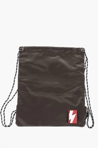 Einfarbiger Nylon-Rucksack mit Kordelzug in Grün