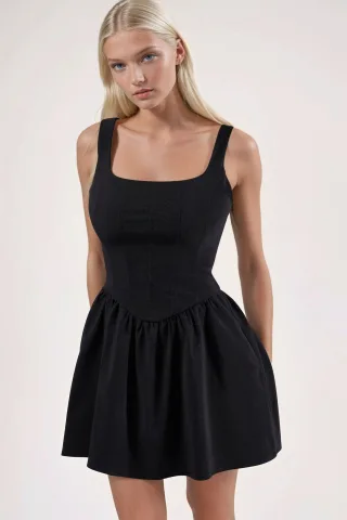 Mini-Kleid mit quadratischem Kragen in A-Form