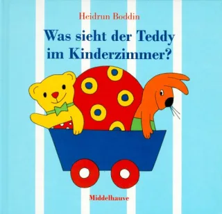 Was sieht der Teddy im Kinderzimmer?