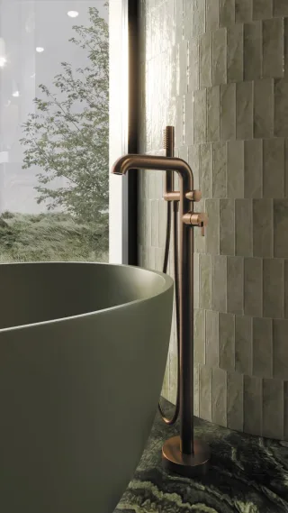 Neuesbad Serie 600 freistehende Wannenarmatur mit Brauseset, Oberfläche: bronze gebürstet NB1BQS_C17M1