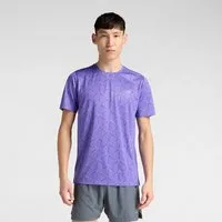 New Balance Laufshirt SPORT ESSENTIAL PRINTED T-SHIRT für Lauftraining und vielseitige Aktivitäten, aus Polyester