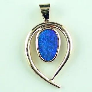 18k Gelbgold Anhänger mit Black Crystal Opal – Eleganter Designer-Anhänger mit GEM Class Black Crystal Opal