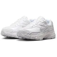 Nike Sportswear Initiator Sneaker inspiriert vom Design des Nike P-6000