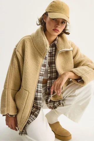 Überdimensionale Plüschjacke mit Taschen