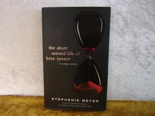 TheShort Second Life of Bree Tanner An Eclipse Novella by Meyer Stephenie ( Author ) ON Apr-03-2010 Hardback