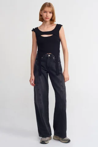 Hochgeschnittene weit geschnittene Cargo-Jeans