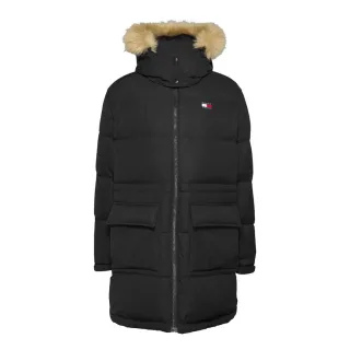 Damenjacke der Marke Tommy Jeans in der Farbe schwarz. Die Jacke ist aus recyceltem Polyester hergestellt und hat eine normale Passform. Auf der Brust befindet sich das kultige Tommy-Logo. Marke: Tommy JeansModellname: Midi Alaska Faux Fur JacketKate