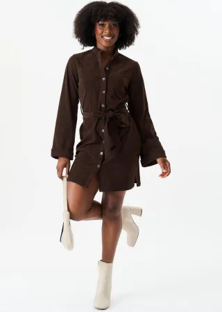 Braunes Cord-Hemdkleid mit Knopfleiste und Gürtel