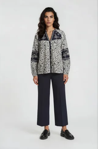 Milano Italy - V neck blouse 1/1 sleeve lace patch on front & sleeves navy print - Gr. - 36