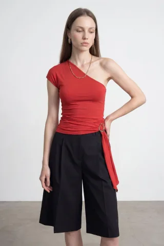 Schlanke Passform Off-Shoulder Jersey-Bluse mit Bindegürtel