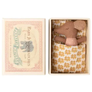 Maileg schläfrige/wache Babymaus in Schachtel rose