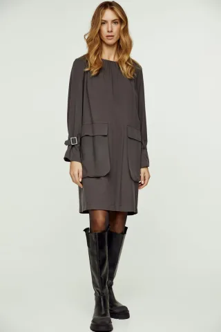 Robe en tencel gris foncé avec poches