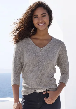 LASCANA 3/4-Arm-Shirt "mit Strassknopf in Blütenform" aus leichtem Feinstrick in Melange Optik