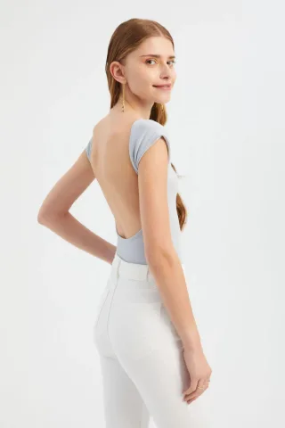 Rundhals-Bodycon-Top mit ausgeschnittenem Rückenteil