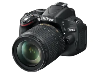 Nikon D5100 [16MP Live View 3"] schwarz inkl. AF-S DX 18-105mm 1:35-56G ED VR Objektiv